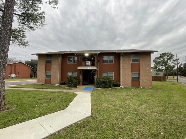 7203 S Great Trinity Forest Way Dallas, TX 75217 photo 5