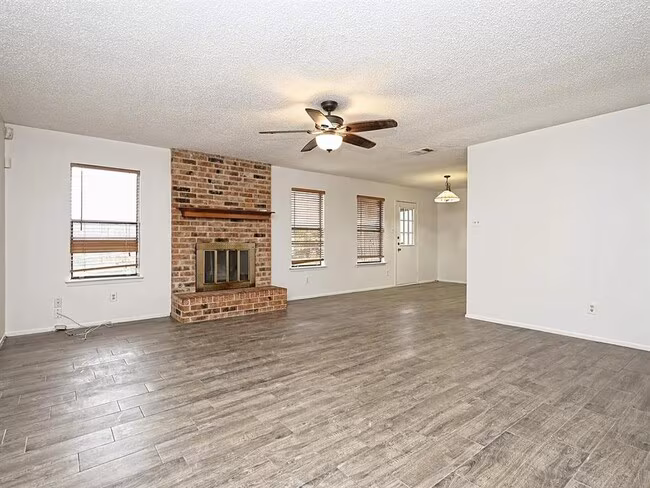 10406 Macmora Rd photo 4