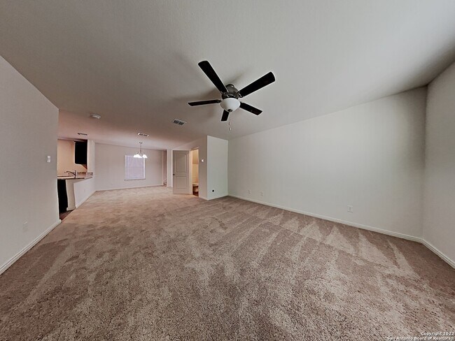 7262 Lazy Cyn San Antonio, TX 78252 photo 4
