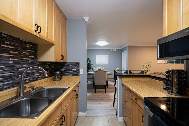 6304 Friars Rd San Diego, CA 92108 photo 3