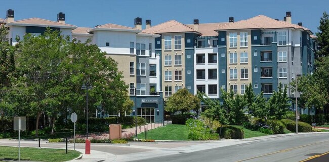 1257 Lakeside Dr Sunnyvale, CA 94085 photo 2