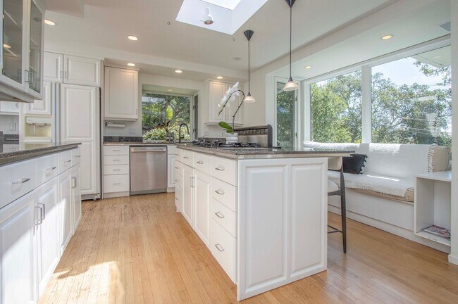 Stunning Henry Hill Mid-Century in Kentfield photo 3