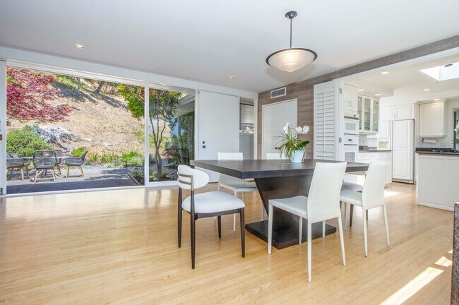 Stunning Henry Hill Mid-Century in Kentfield photo 4