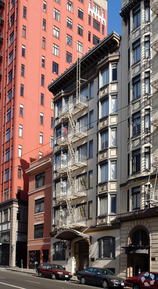La Salle Apartments photo 2