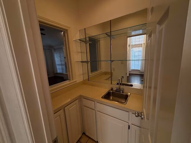 1205 Olde Towne Drive, Irving, TX 75061 photo 4