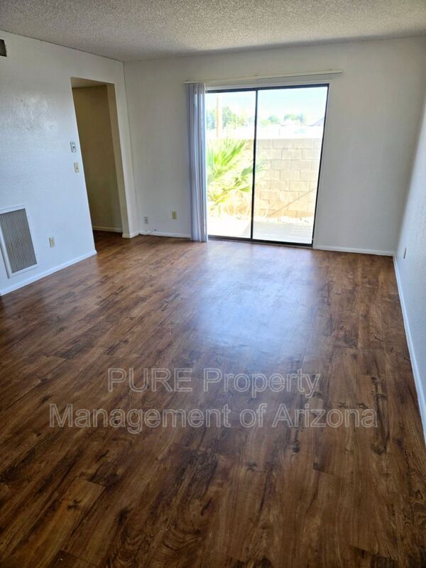 231 E 2nd Ave Mesa, AZ 85210 photo 4
