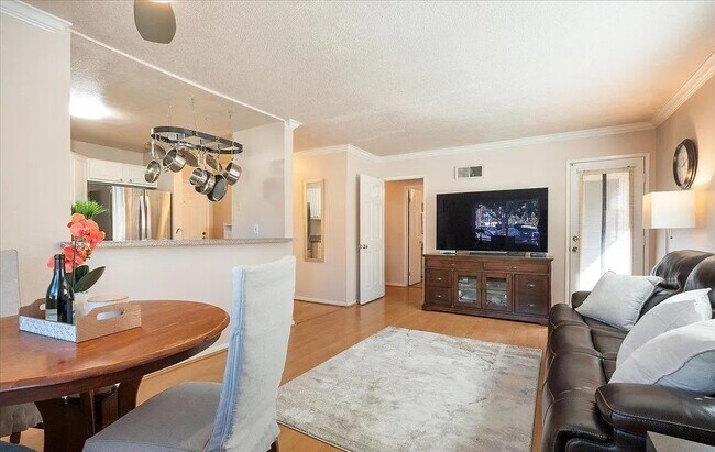 7525 Charmant Dr San Diego, CA 92122 photo 2