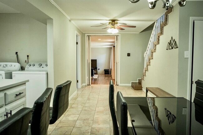 6321 Del Monte Rd Austin, TX 78741 photo 2