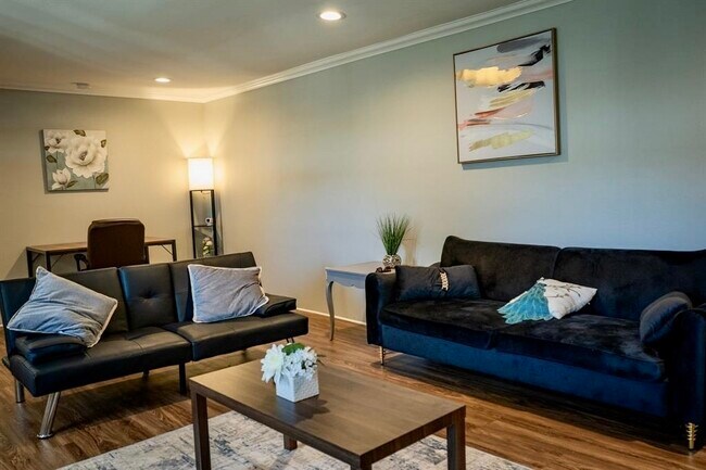 6321 Del Monte Rd Austin, TX 78741 photo 3