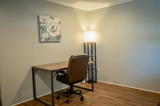 6321 Del Monte Rd Austin, TX 78741 photo 5