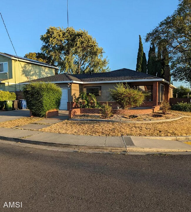 3307 Lenard Dr Castro Valley, CA 94546 photo 2