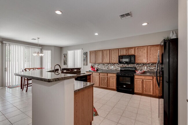 13546 W Port Royale Ln photo 5