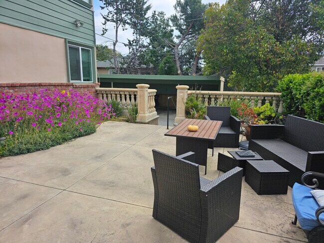 Los Gatos Garden Apartments photo 2