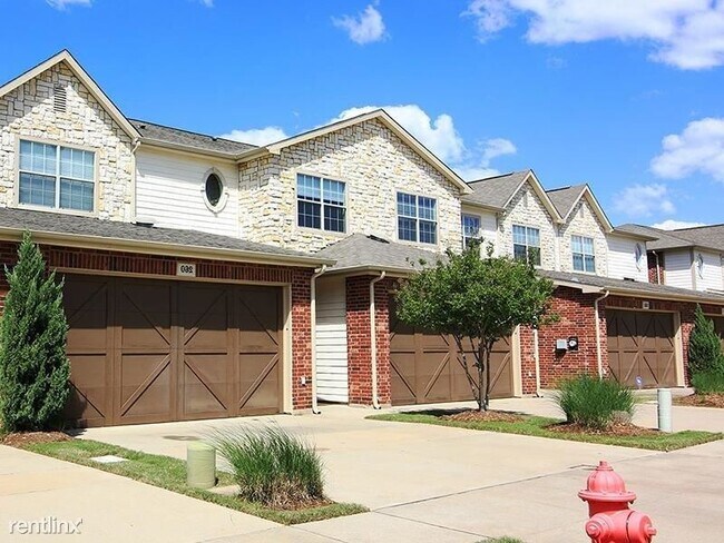 253 Club Cir Dr Coppell, TX 75019 photo 2
