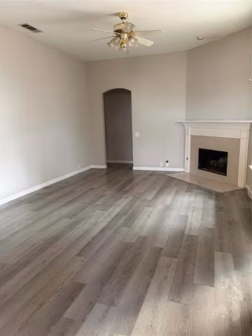 2210 Meredith Ln Garland, TX 75042 photo 3