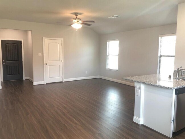 1415 Warringwood Dr Greenville, TX 75402 photo 3