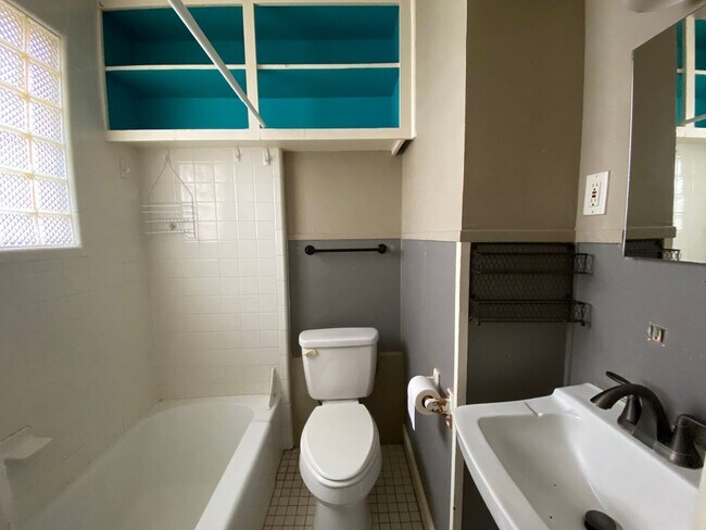 300 W 37th St Austin, TX 78705 photo 5
