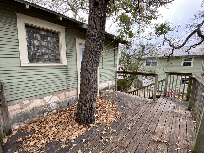 300 W 37th St Austin, TX 78705 photo 4