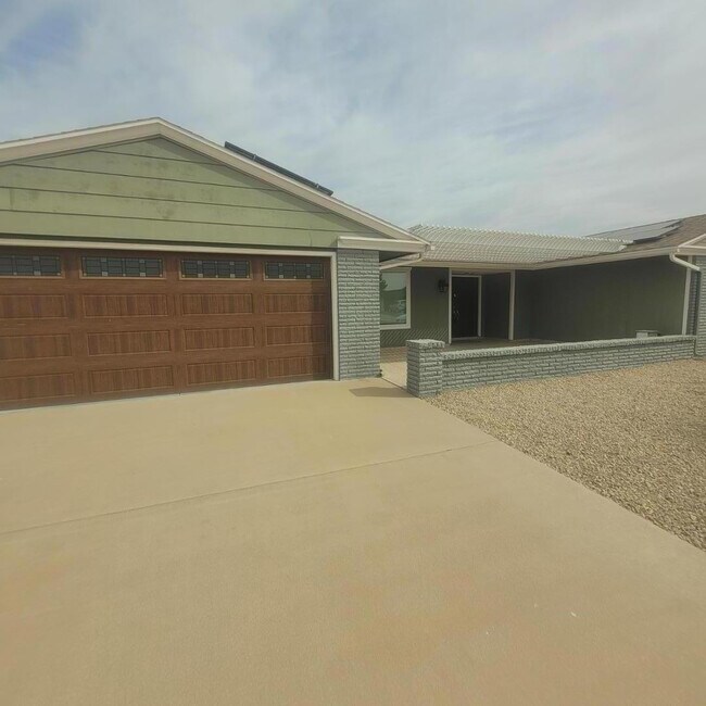 14014 N Cameo Dr Sun City, AZ 85351 photo 2