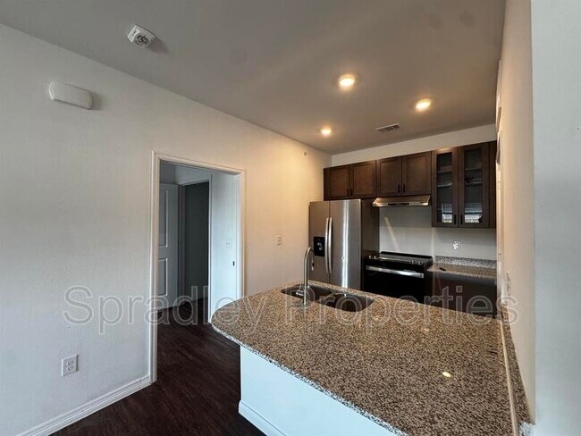1124 W Ave O Belton, TX 76513 photo 5