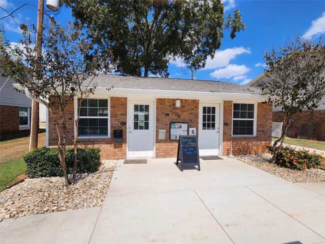 724 E Ave N Belton, TX 76513 photo 2