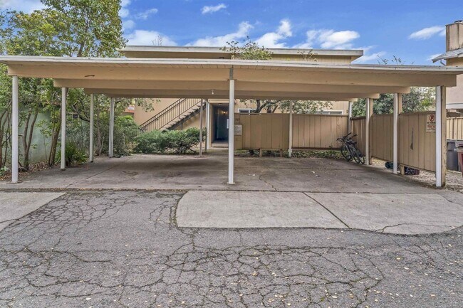 389 Somerset Rd Piedmont, CA 94611 photo 4