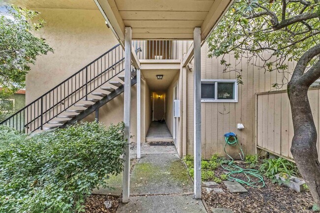 389 Somerset Rd Piedmont, CA 94611 photo 5