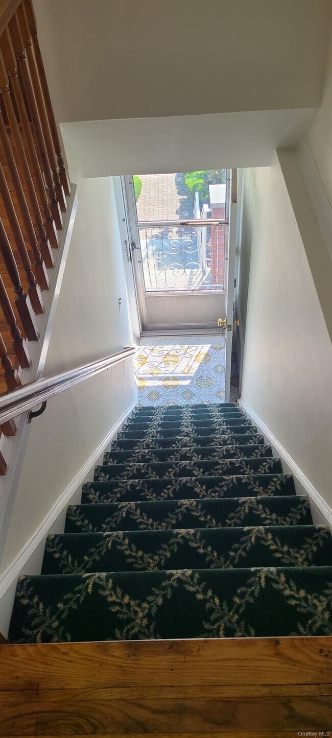 22-22-149 149th St Queens, NY 11357 photo 2