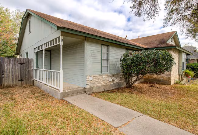 7916 West Gate Blvd Austin, TX 78745 photo 3