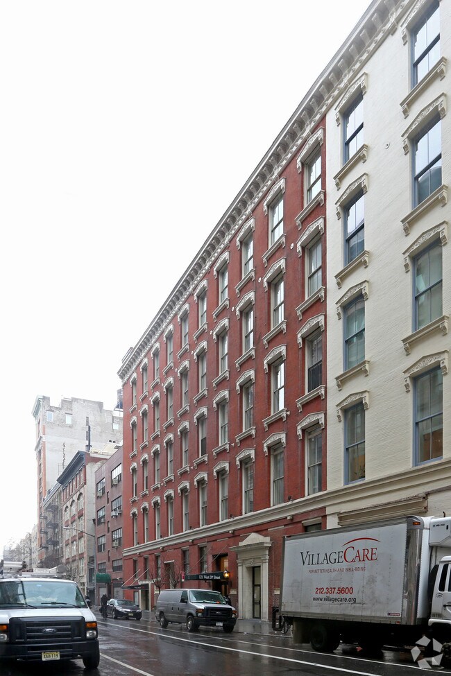 Chelsea 121 photo 4