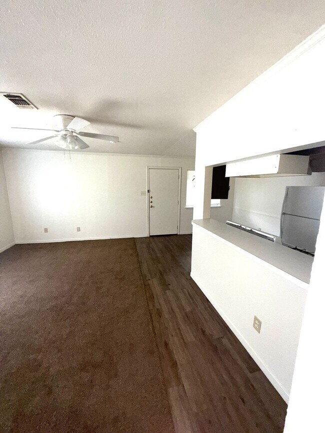 109 Smith Ln San Marcos, TX 78666 photo 5