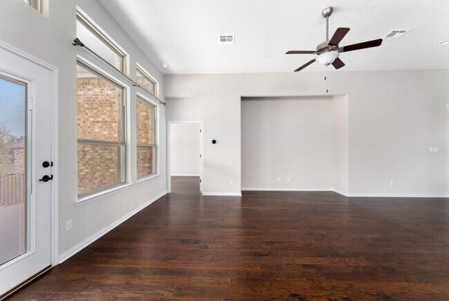 125 Strawberry St San Marcos, TX 78666 photo 4