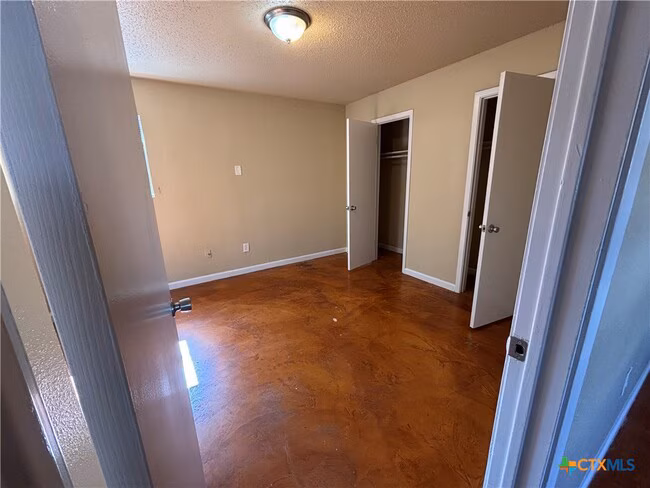 915 S 15th St Copperas Cove, TX 76522 photo 3