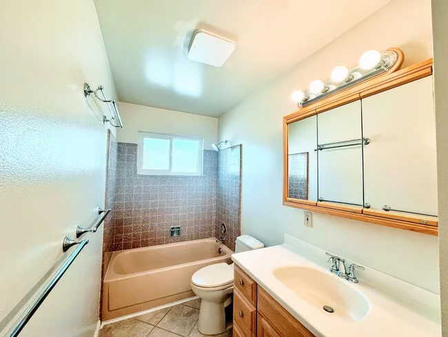 11 Christian Ct Belmont, CA 94002 photo 3