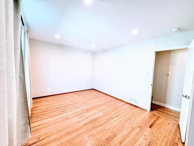 11 Christian Ct Belmont, CA 94002 photo 5
