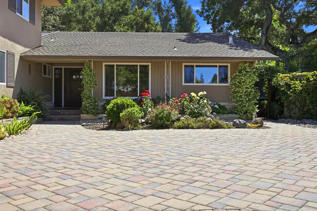 1265 Vancouver Ave Burlingame, CA 94010 photo 2
