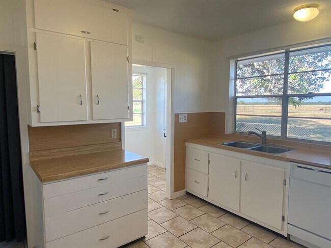 500 Greasy Bend, Smithville, TX 78957 photo 4