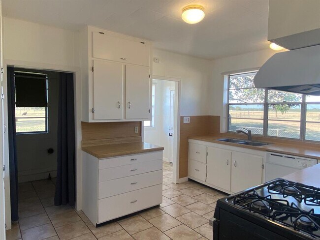 500 Greasy Bend, Smithville, TX 78957 photo 3