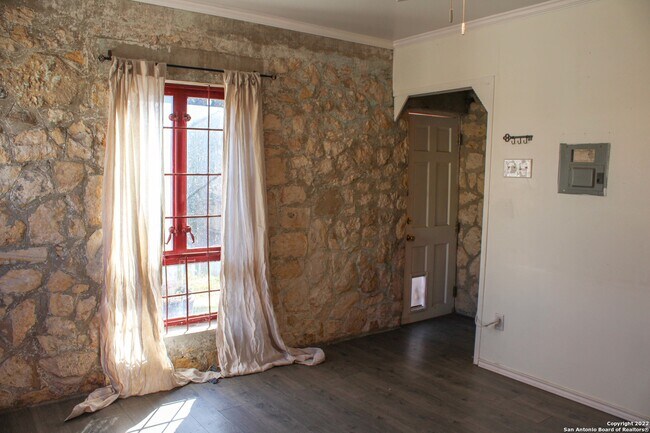 1541 W Mulberry Ave San Antonio, TX 78201 photo 3