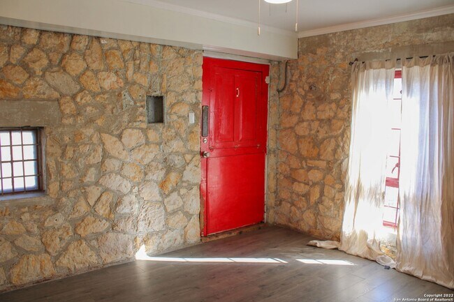1541 W Mulberry Ave San Antonio, TX 78201 photo 5