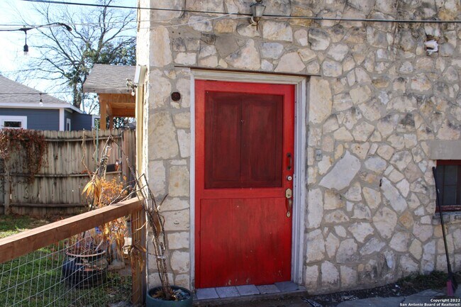 1541 W Mulberry Ave San Antonio, TX 78201 photo 2