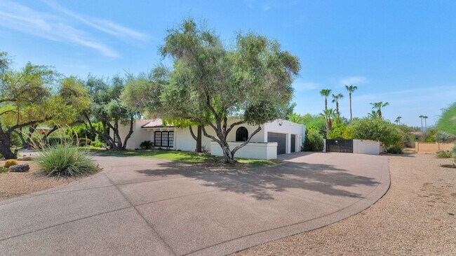 8712 North 68th Street, Paradise Valley, AZ 85253 photo 2