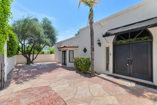 8712 North 68th Street, Paradise Valley, AZ 85253 photo 3