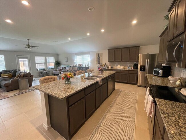 2521 Weatherford Heights Drive, Weatherford, TX 76087 photo 2