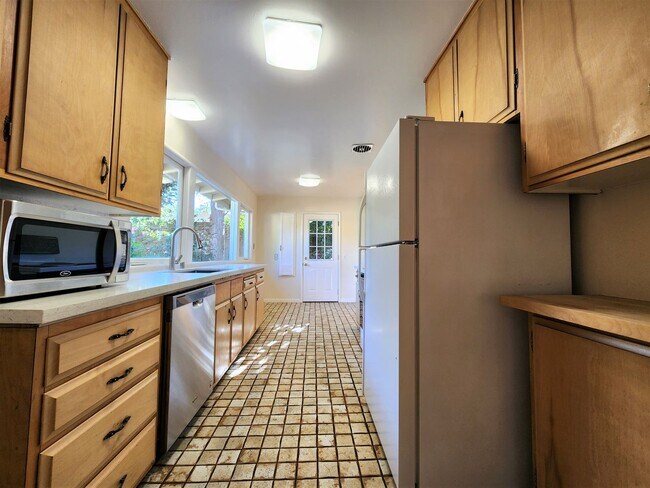 329 Colorado Ave Palo Alto, CA 94306 photo 4