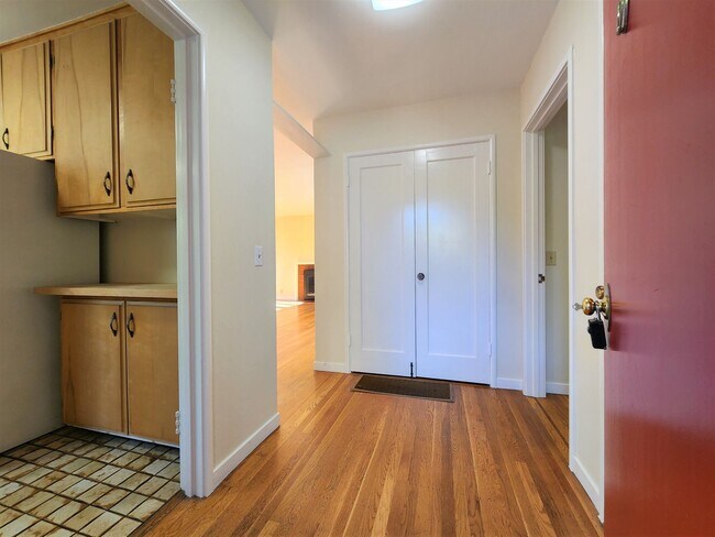 329 Colorado Ave Palo Alto, CA 94306 photo 3