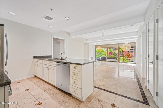 7167 E Rancho Vista Dr Scottsdale, AZ 85251 photo 4