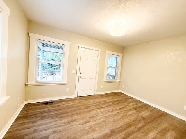 1907 E 18th St Bremerton, WA 98310 photo 5