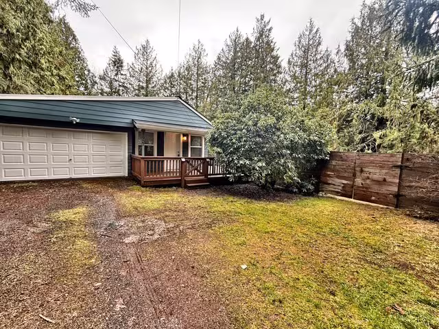 1907 E 18th St Bremerton, WA 98310 photo 2