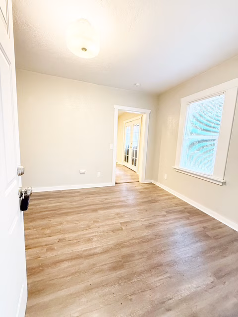 1907 E 18th St Bremerton, WA 98310 photo 4